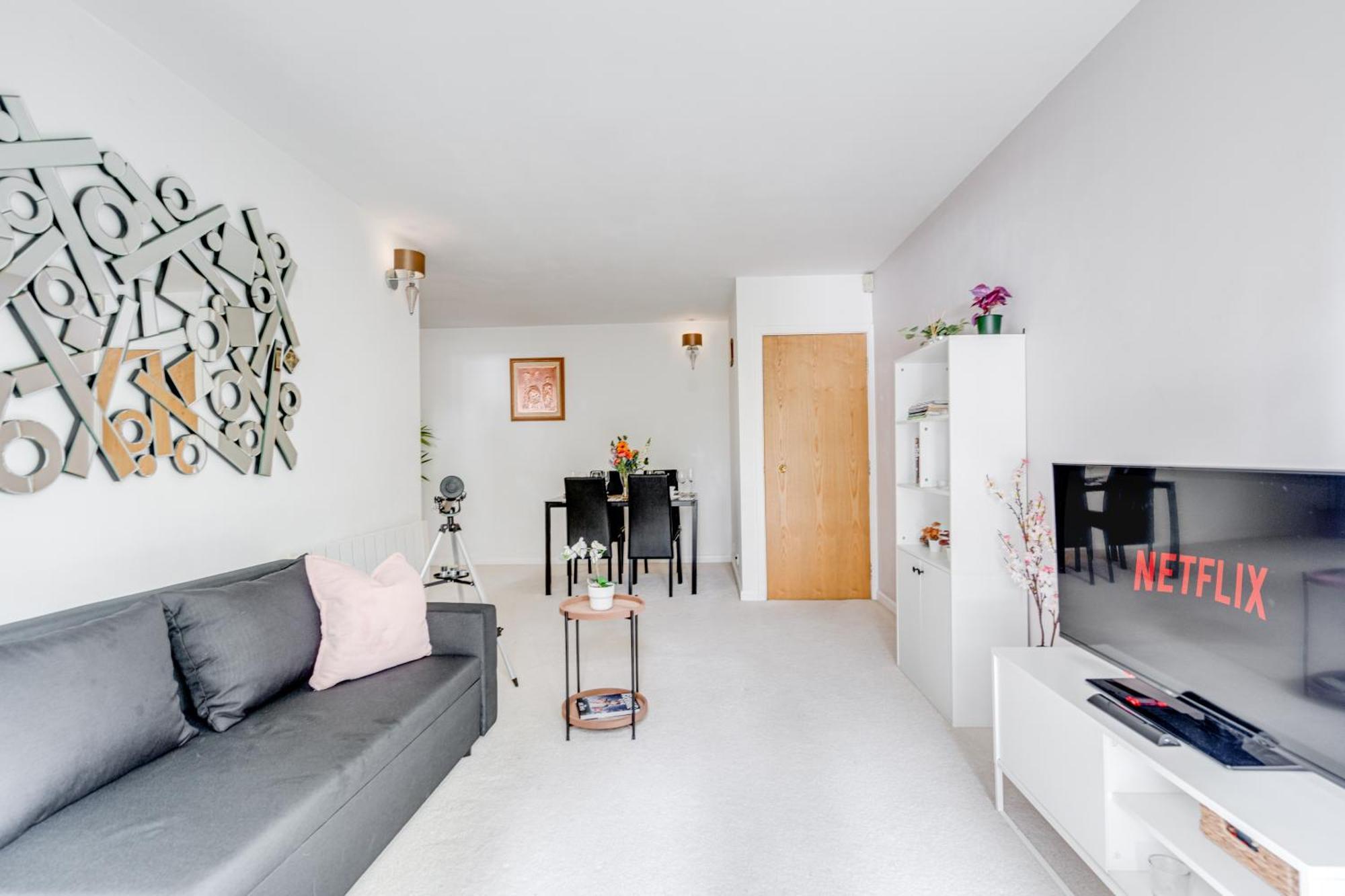 Apartment In Elephant & Castle With Parking London Bagian luar foto