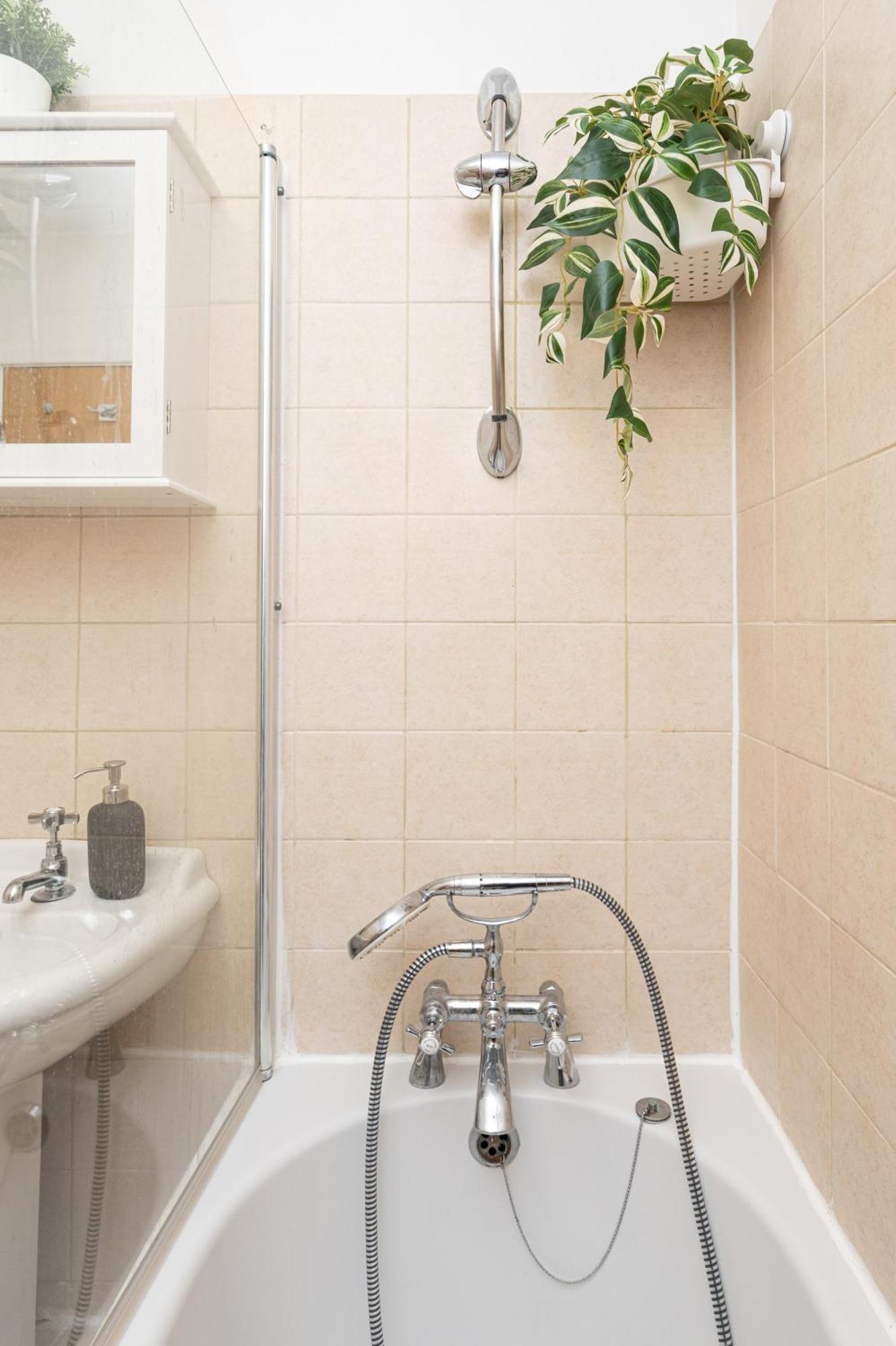 Apartment In Elephant & Castle With Parking London Bagian luar foto